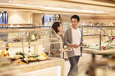 Princess Cruises Horizon Court 8.jpg